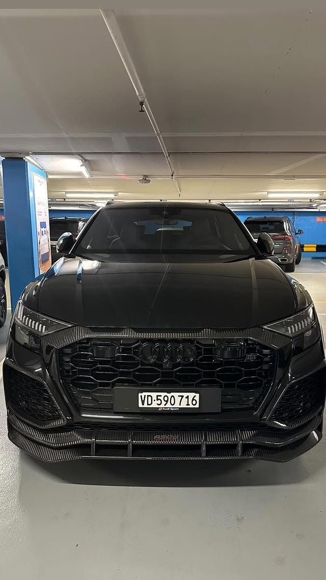 AUDI RSQ8